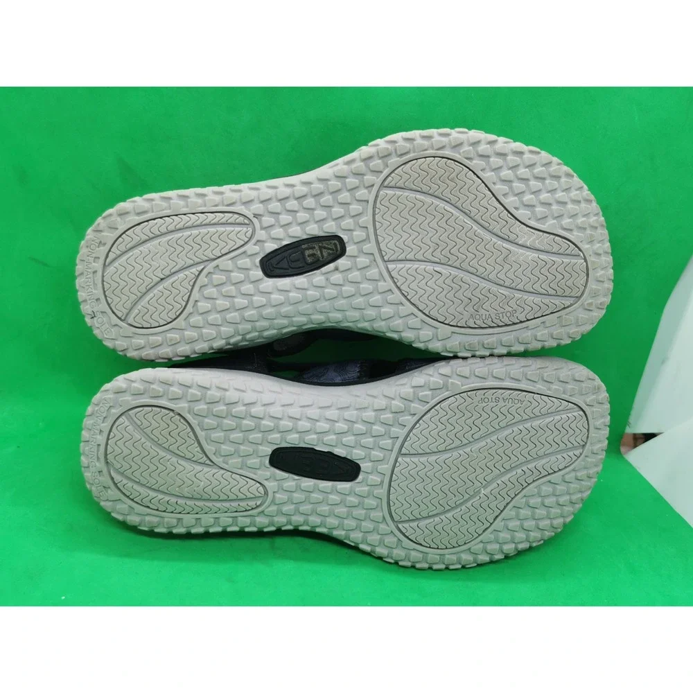 KEEN Stingray Closed Toe Sandals Black/Safety Orange Youth/ Men's Size 6